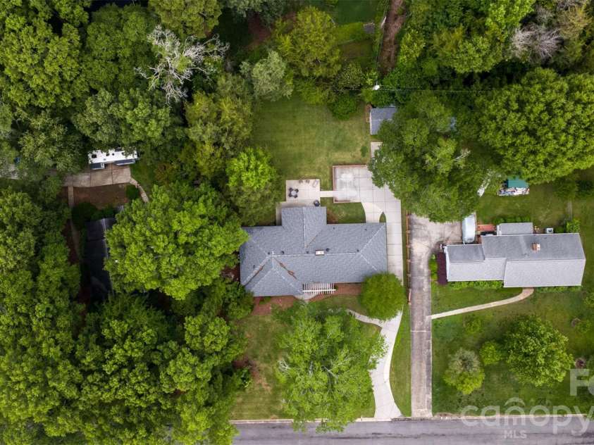 615 Rutledge Avenue, Rock Hill, SC 29732.  MLS# CAR4388294, YatesRealty ID 29444. Mature trees line this established home