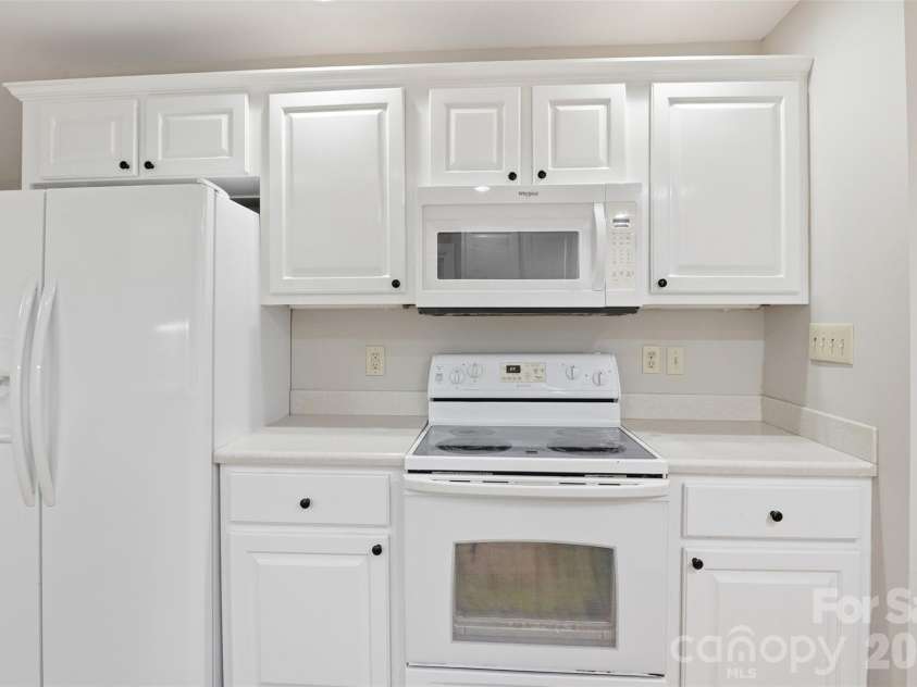 615 Rutledge Avenue, Rock Hill, SC 29732.  MLS# CAR4388294, YatesRealty ID 29444. Refrigerator conveys with property