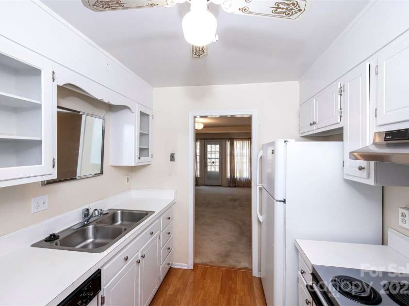 1809 Sabrina Court, Charlotte, NC 28210.  MLS# CAR4281269, YatesRealty ID 29445. 