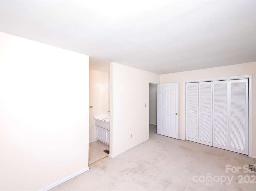 1809 Sabrina Court, Charlotte, NC 28210.  MLS# CAR4281269, YatesRealty ID 29445. 