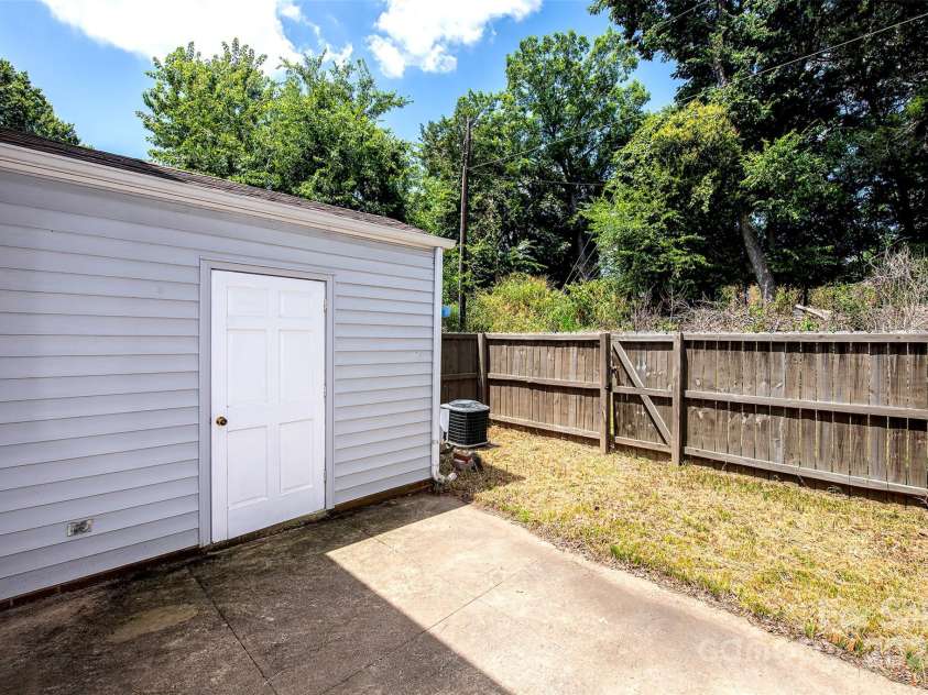 1809 Sabrina Court, Charlotte, NC 28210.  MLS# CAR4281269, YatesRealty ID 29445. 