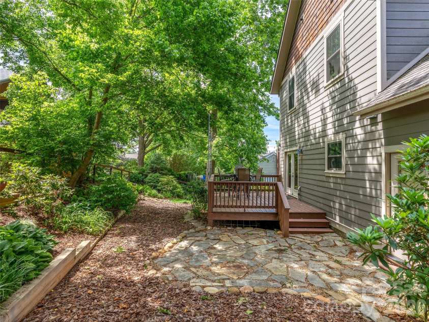 71 Mclain Street, Asheville, NC 28803.  MLS# CAR4388314, YatesRealty ID 29445. 