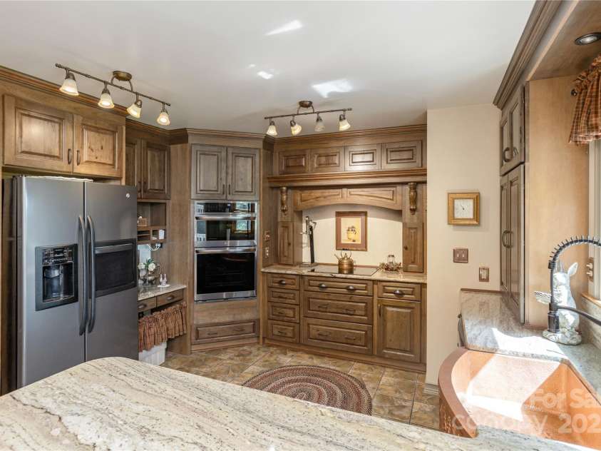 350 Winding Way Lane, Hendersonville, NC 28792.  MLS# CAR4285964, YatesRealty ID 29446. 