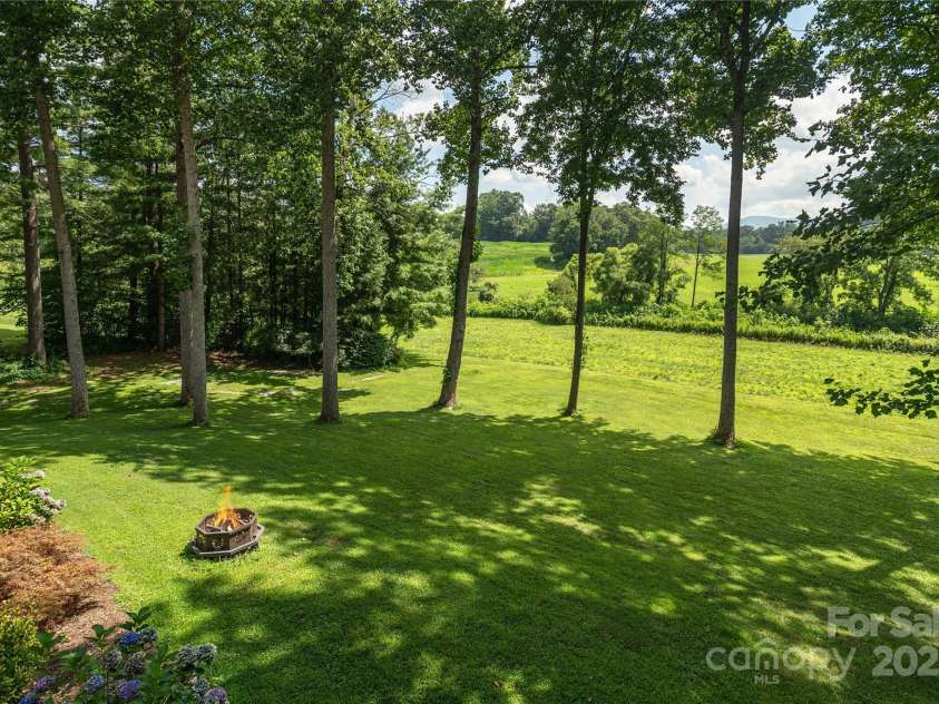 350 Winding Way Lane, Hendersonville, NC 28792.  MLS# CAR4285964, YatesRealty ID 29446. 