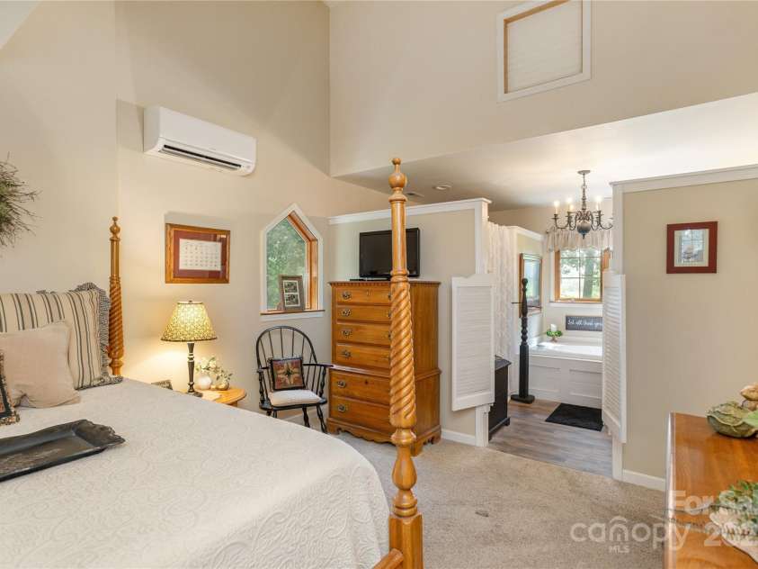 350 Winding Way Lane, Hendersonville, NC 28792.  MLS# CAR4285964, YatesRealty ID 29446. 