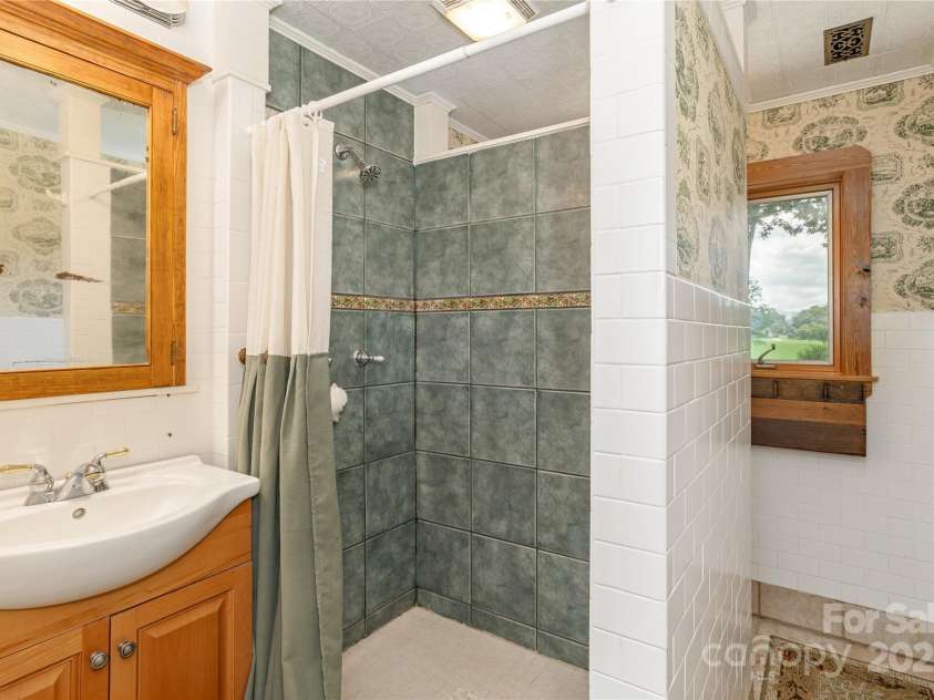 350 Winding Way Lane, Hendersonville, NC 28792.  MLS# CAR4285964, YatesRealty ID 29446. Lower level full bath