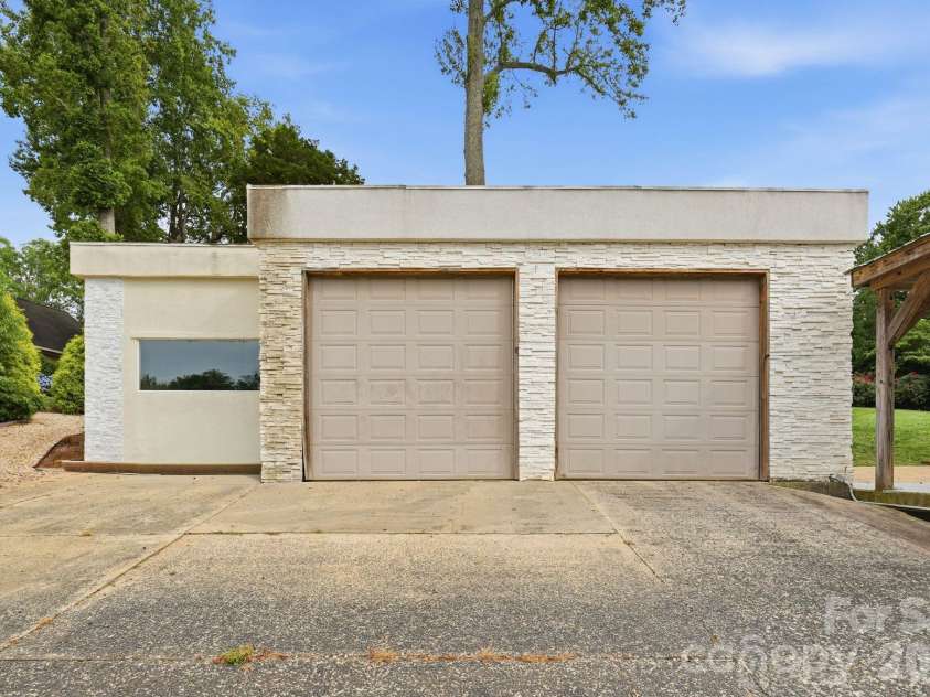 7272 Lynbrook Circle, Denver, NC 28037.  MLS# CAR4391841, YatesRealty ID 29446. 