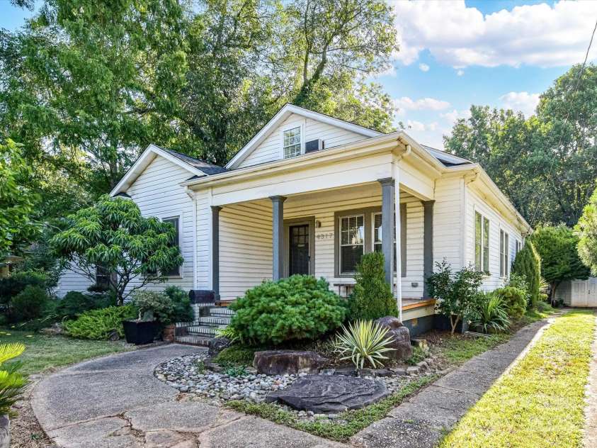 4317 Commonwealth Avenue, Charlotte, NC 28205.  MLS# CAR4281513, YatesRealty ID 29447. 
