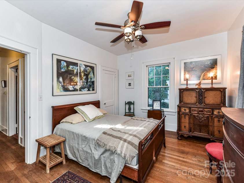 4317 Commonwealth Avenue, Charlotte, NC 28205.  MLS# CAR4281513, YatesRealty ID 29447. 