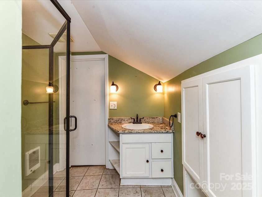 4317 Commonwealth Avenue, Charlotte, NC 28205.  MLS# CAR4281513, YatesRealty ID 29447. 