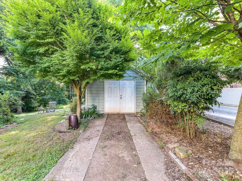 4317 Commonwealth Avenue, Charlotte, NC 28205.  MLS# CAR4281513, YatesRealty ID 29447. 