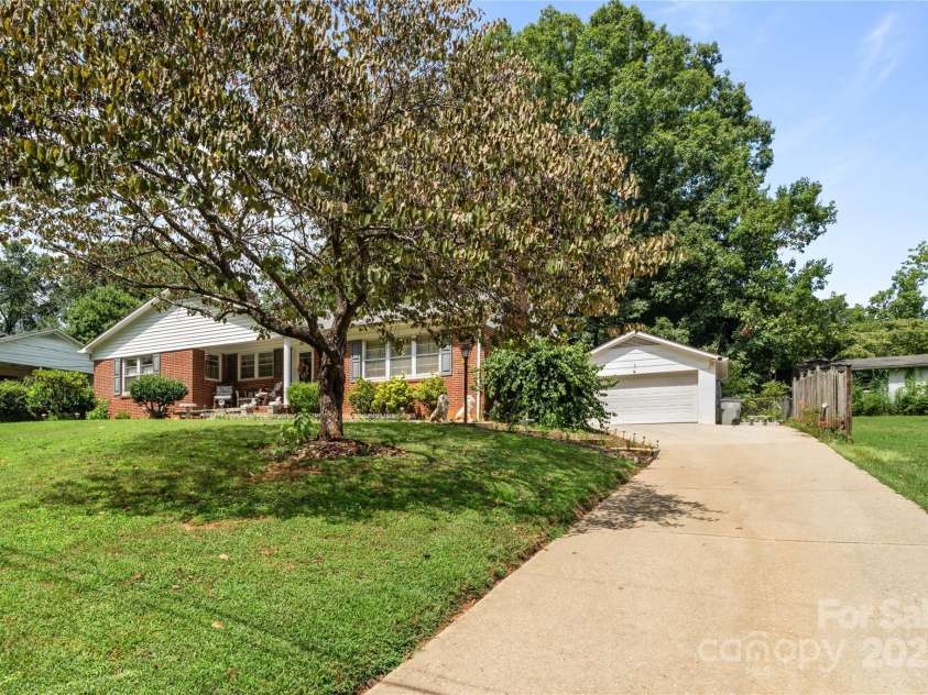 308 Taubrook Place, Lenoir, NC 28645.  MLS# CAR4286975, YatesRealty ID 29448. 