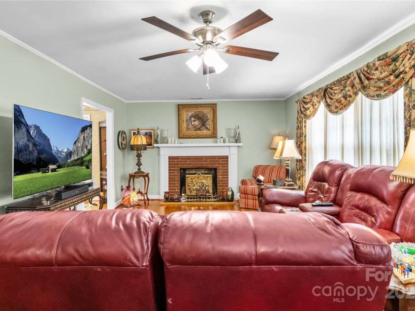 308 Taubrook Place, Lenoir, NC 28645.  MLS# CAR4286975, YatesRealty ID 29448. 