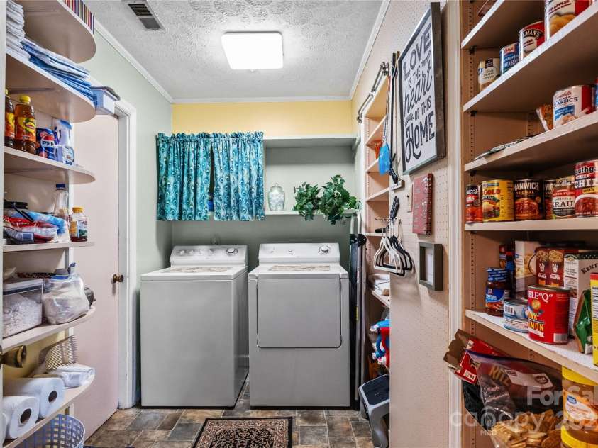 308 Taubrook Place, Lenoir, NC 28645.  MLS# CAR4286975, YatesRealty ID 29448. 