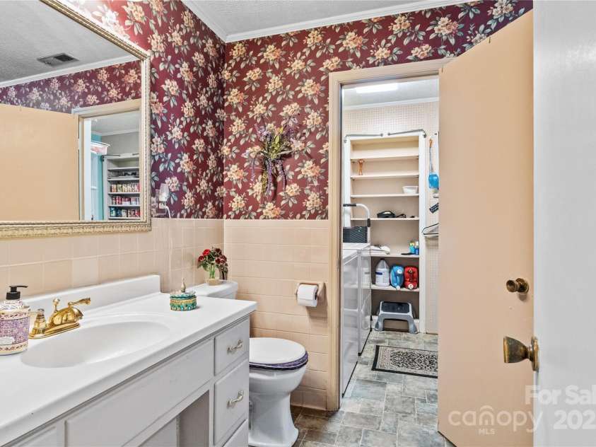 308 Taubrook Place, Lenoir, NC 28645.  MLS# CAR4286975, YatesRealty ID 29448. 