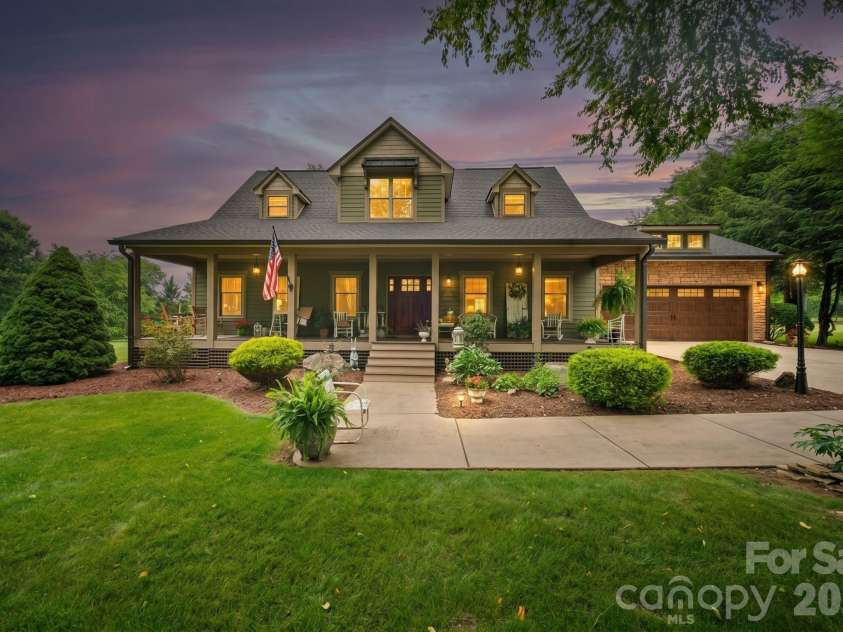 98 Garden Lane, Canton, NC 28716.  MLS# CAR4389362, YatesRealty ID 29448. 