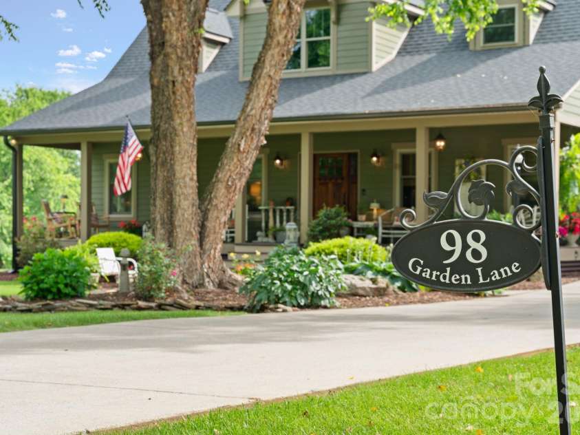 98 Garden Lane, Canton, NC 28716.  MLS# CAR4389362, YatesRealty ID 29448. 