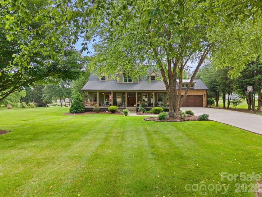98 Garden Lane, Canton, NC 28716.  MLS# CAR4389362, YatesRealty ID 29448. 