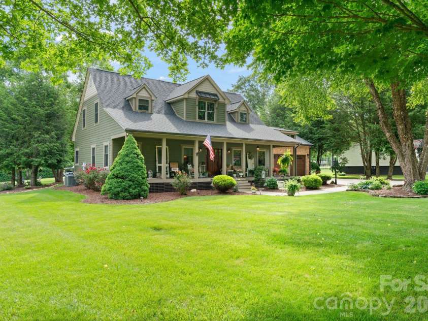 98 Garden Lane, Canton, NC 28716.  MLS# CAR4389362, YatesRealty ID 29448. 