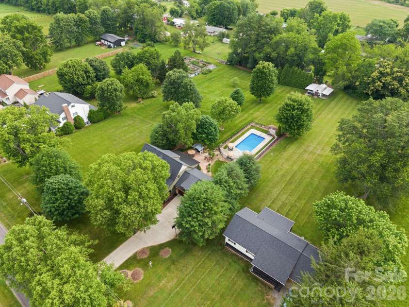 98 Garden Lane, Canton, NC 28716.  MLS# CAR4389362, YatesRealty ID 29448. 