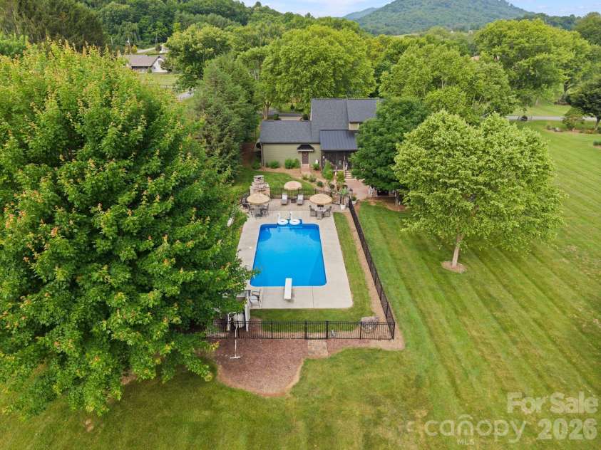 98 Garden Lane, Canton, NC 28716.  MLS# CAR4389362, YatesRealty ID 29448. 