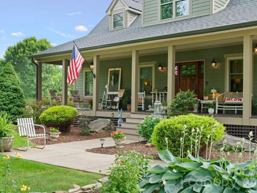 98 Garden Lane, Canton, NC 28716.  MLS# CAR4389362, YatesRealty ID 29448. 