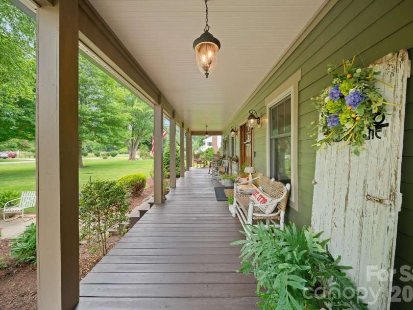 98 Garden Lane, Canton, NC 28716.  MLS# CAR4389362, YatesRealty ID 29448. 