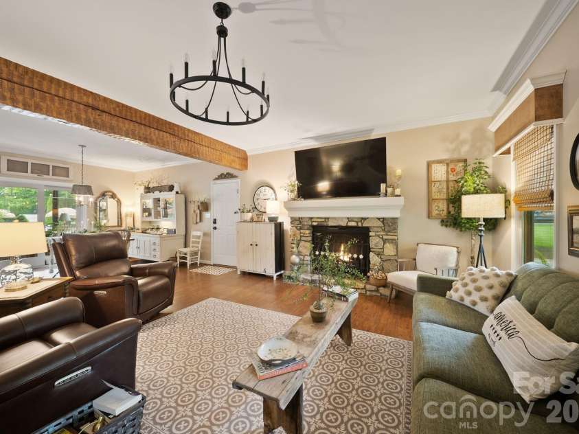 98 Garden Lane, Canton, NC 28716.  MLS# CAR4389362, YatesRealty ID 29448. 