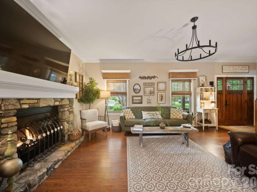 98 Garden Lane, Canton, NC 28716.  MLS# CAR4389362, YatesRealty ID 29448. 