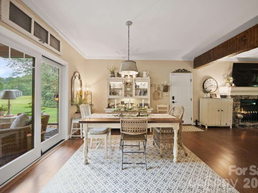 98 Garden Lane, Canton, NC 28716.  MLS# CAR4389362, YatesRealty ID 29448. 
