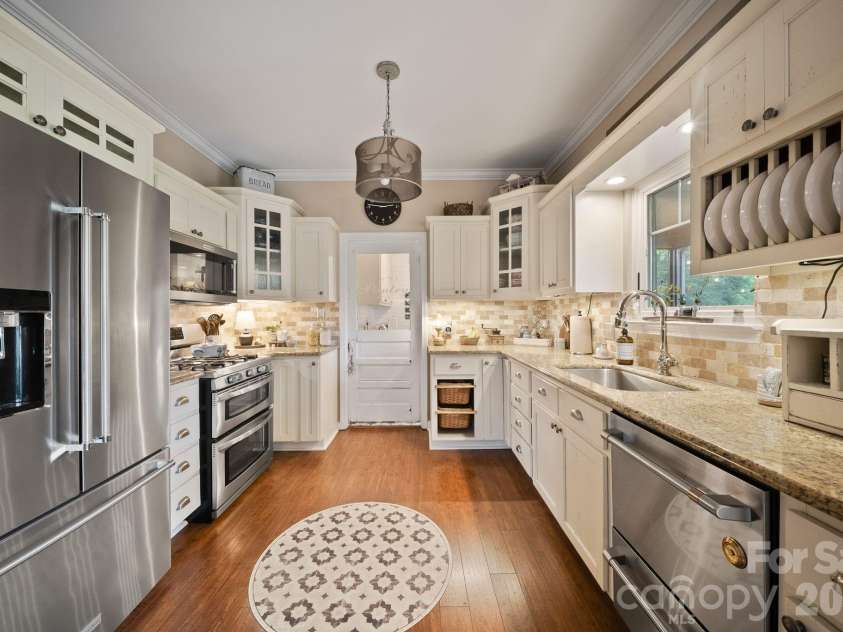 98 Garden Lane, Canton, NC 28716.  MLS# CAR4389362, YatesRealty ID 29448. 