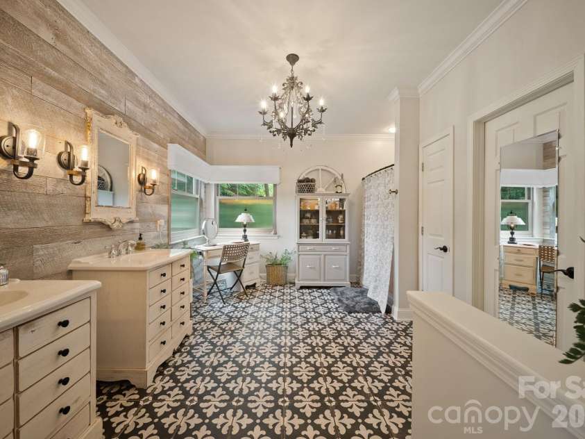98 Garden Lane, Canton, NC 28716.  MLS# CAR4389362, YatesRealty ID 29448. 