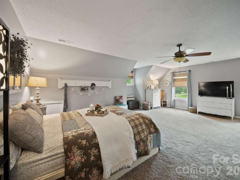 98 Garden Lane, Canton, NC 28716.  MLS# CAR4389362, YatesRealty ID 29448. 