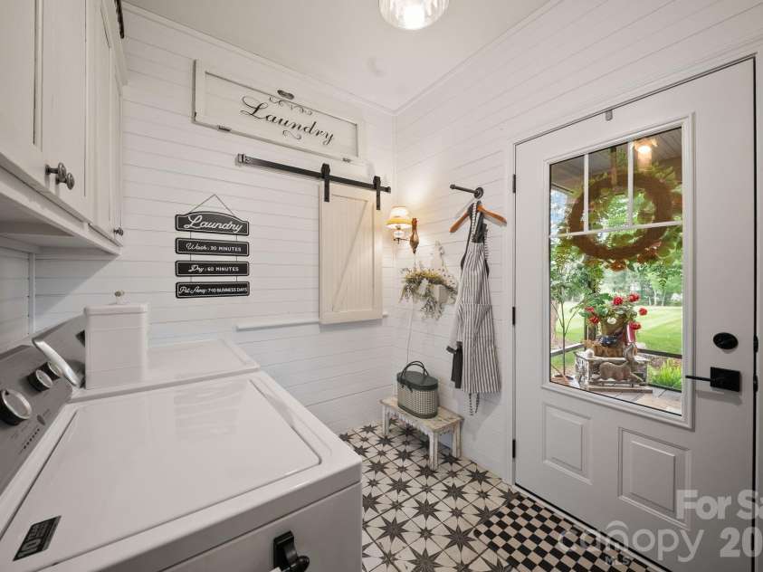 98 Garden Lane, Canton, NC 28716.  MLS# CAR4389362, YatesRealty ID 29448. 