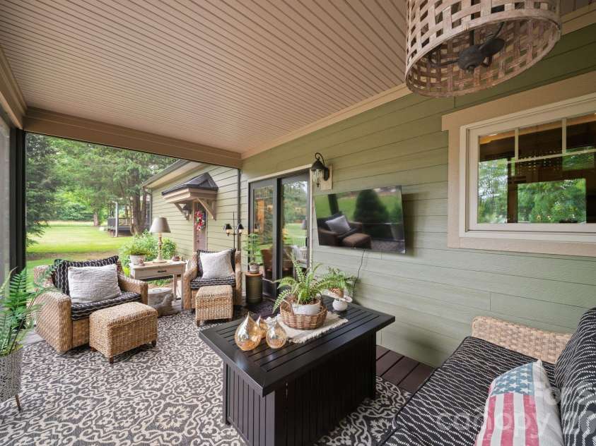 98 Garden Lane, Canton, NC 28716.  MLS# CAR4389362, YatesRealty ID 29448. 