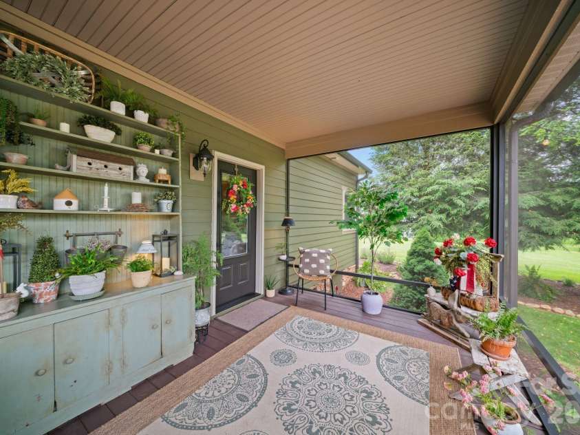 98 Garden Lane, Canton, NC 28716.  MLS# CAR4389362, YatesRealty ID 29448. 