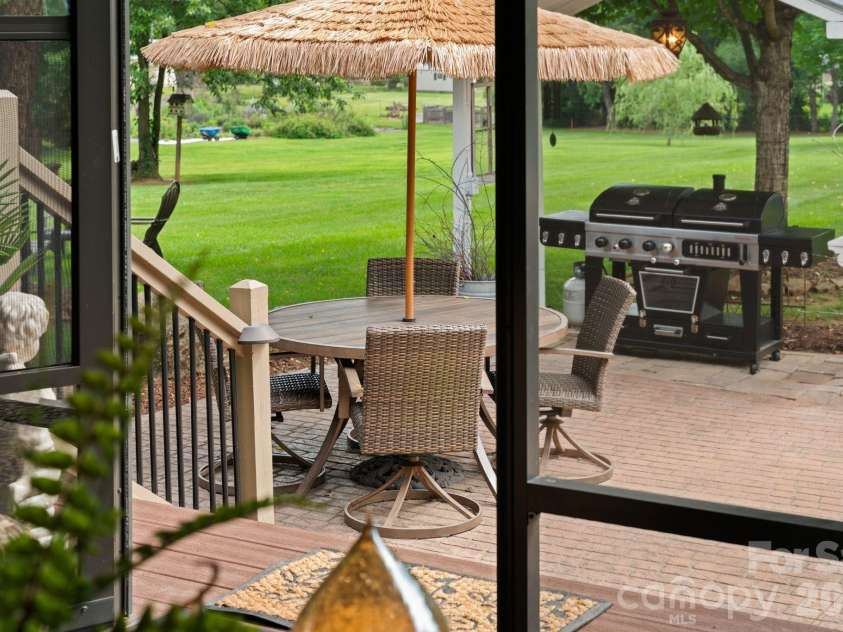 98 Garden Lane, Canton, NC 28716.  MLS# CAR4389362, YatesRealty ID 29448. 