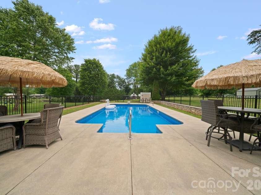 98 Garden Lane, Canton, NC 28716.  MLS# CAR4389362, YatesRealty ID 29448. 