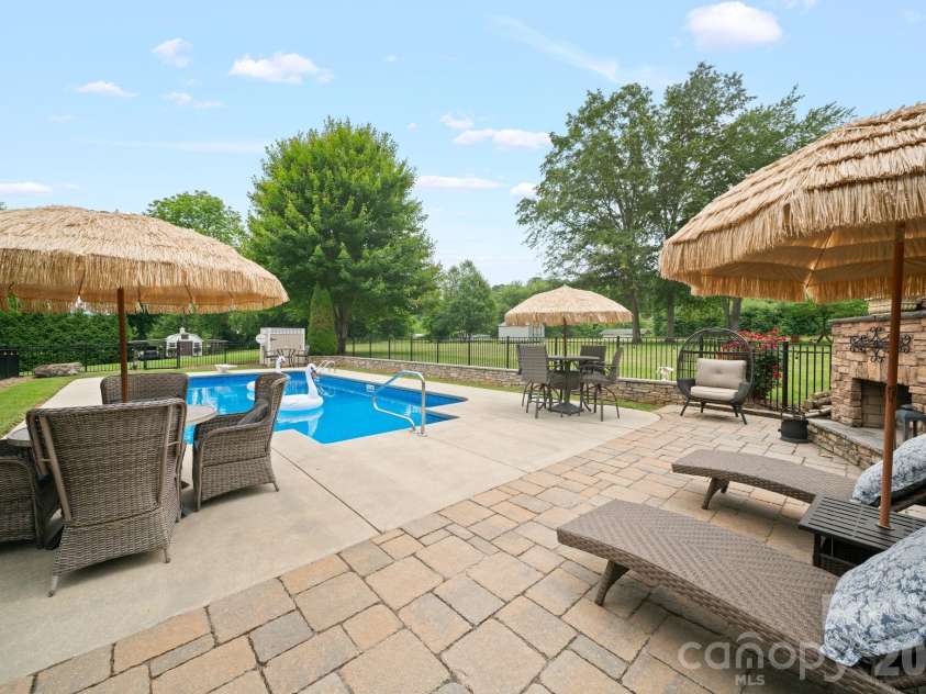 98 Garden Lane, Canton, NC 28716.  MLS# CAR4389362, YatesRealty ID 29448. 