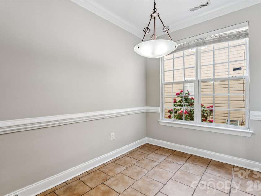12807 Windy Lea Lane, Huntersville, NC 28078.  MLS# CAR4372915, YatesRealty ID 2945. Breakfast area