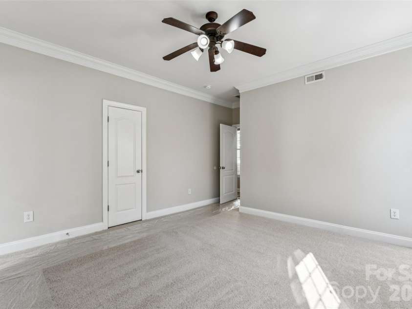12807 Windy Lea Lane, Huntersville, NC 28078.  MLS# CAR4372915, YatesRealty ID 2945. Primary Bedroom on main floor