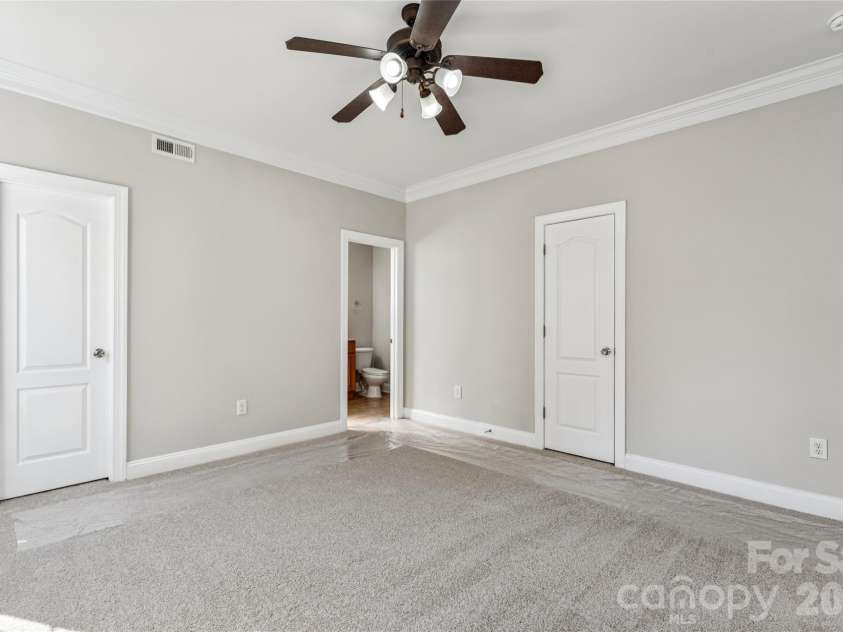12807 Windy Lea Lane, Huntersville, NC 28078.  MLS# CAR4372915, YatesRealty ID 2945. Primary Bedroom on main floor