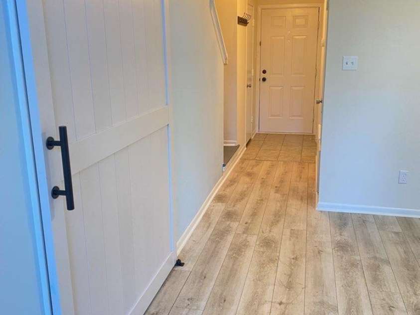 6130 Heathstone Lane, Charlotte, NC 28210.  MLS# CAR4308306, YatesRealty ID 2945. SLEEK FLOORING