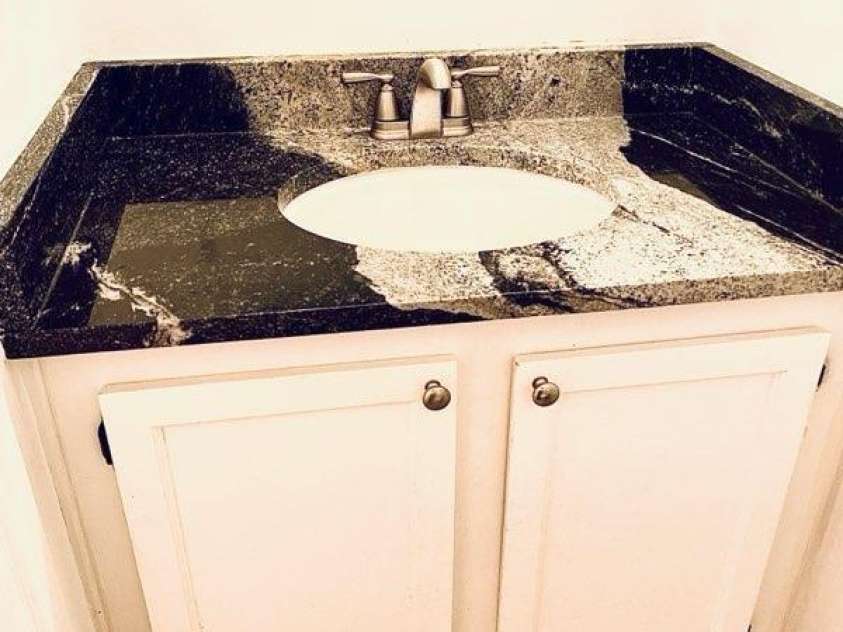 6130 Heathstone Lane, Charlotte, NC 28210.  MLS# CAR4326892, YatesRealty ID 2945. DOWNSTAIRS HALF BATH- GREAT FOR GUESTS 