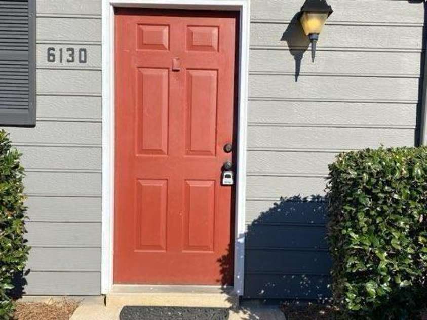 6130 Heathstone Lane, Charlotte, NC 28210.  MLS# CAR4326892, YatesRealty ID 2945. WELCOME HOME TO 6130 HEATHSTONE  LANE