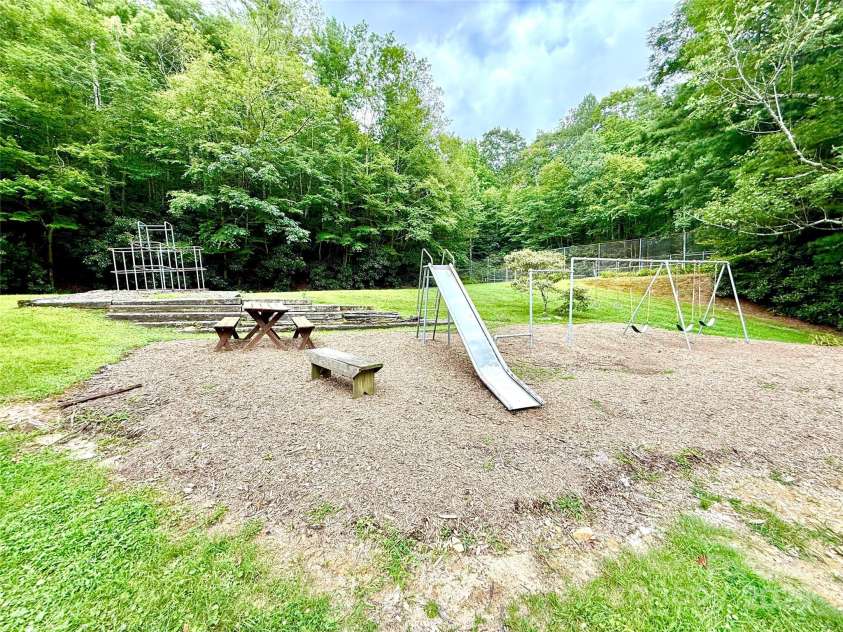 7230 Hideaway Lane, Newland, NC 28657.  MLS# CAR4287688, YatesRealty ID 29451. 