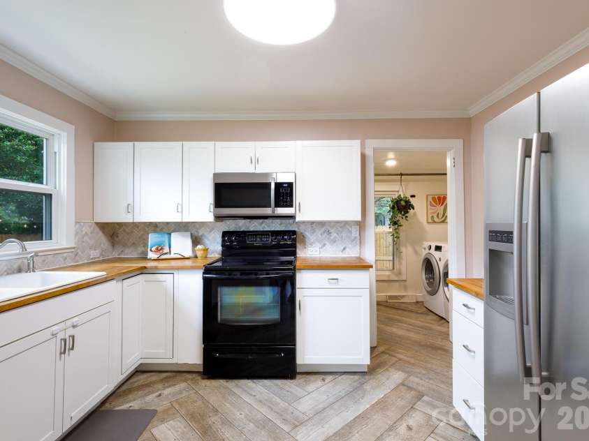812 Patton Street, Rock Hill, SC 29730.  MLS# CAR4388049, YatesRealty ID 29451. Kitchen