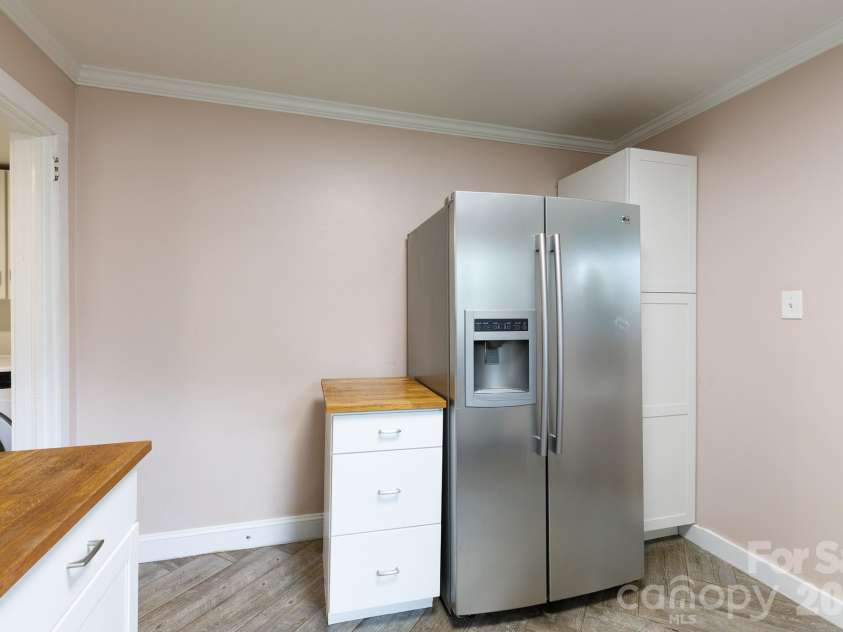 812 Patton Street, Rock Hill, SC 29730.  MLS# CAR4388049, YatesRealty ID 29451. Kitchen