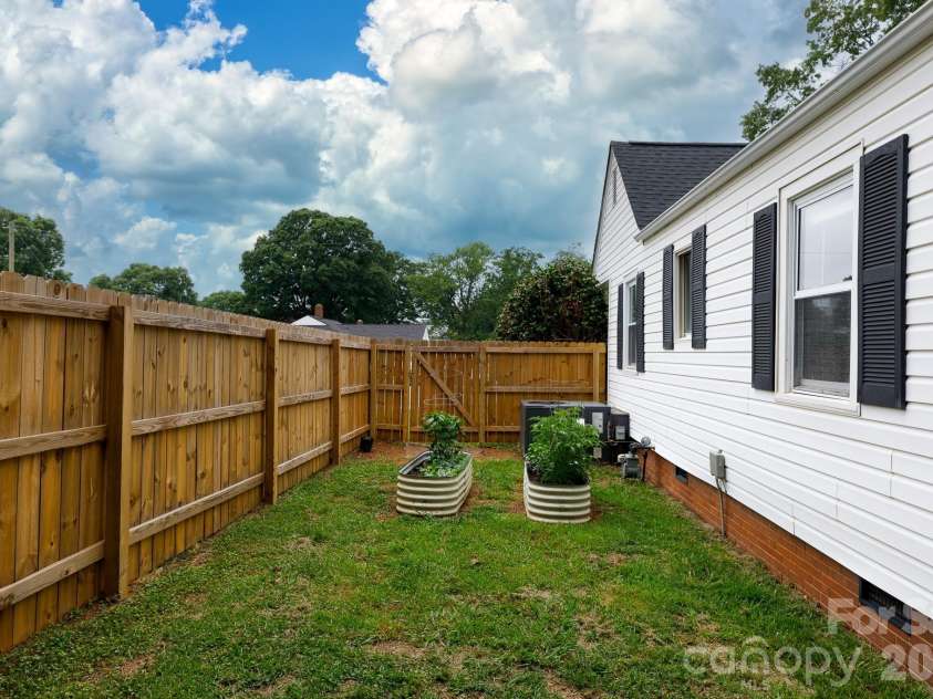 812 Patton Street, Rock Hill, SC 29730.  MLS# CAR4388049, YatesRealty ID 29451. Side Yard