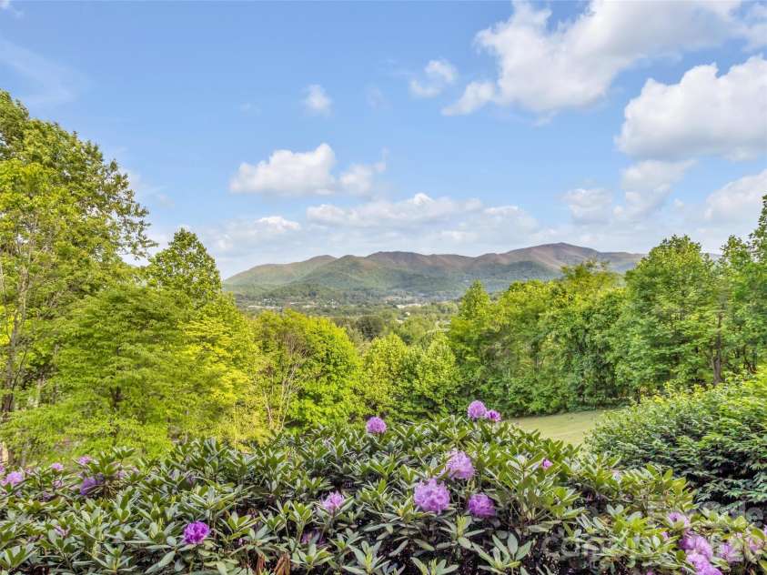 149 Cardinal Lane, Waynesville, NC 28786.  MLS# CAR4379628, YatesRealty ID 29452. 